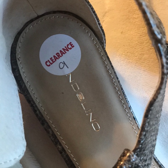 Bandolino snakeskin thong sandals. Size 9 - Picture 4 of 4